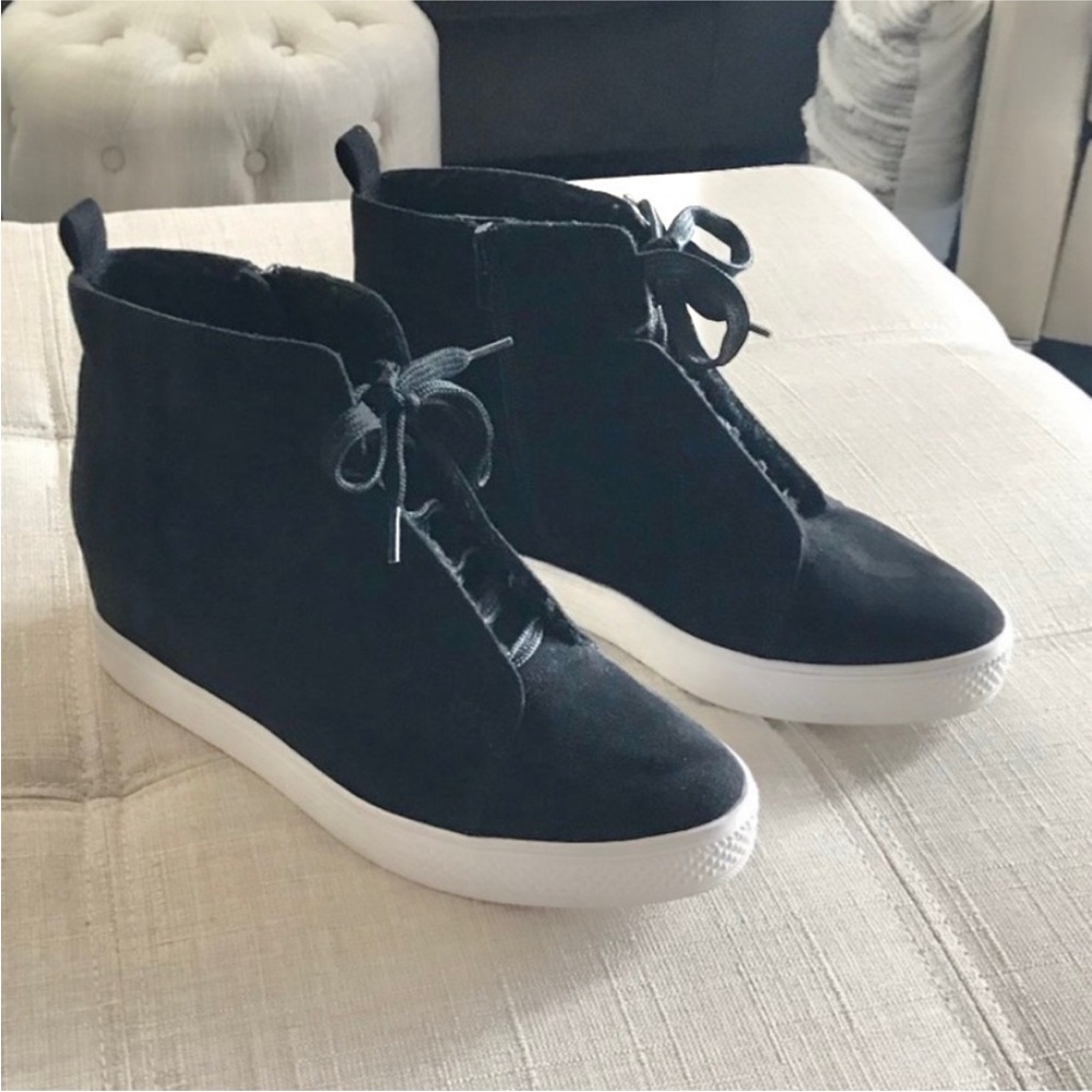 Susina women’s black & white wedge heel fashion sneakers - size 8.5
